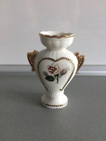 Porcelanska Vaza iz 70tih sa pozlatom
Minijatura na lalafo.rs — 3 Porcelanska Vaza iz 70tih sa pozlatom
Minijatura — 3