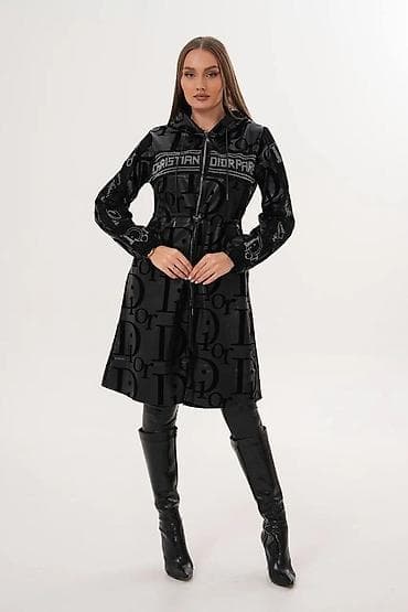 Ženska dugačaka jakna/kaput sa kapuljačom u crnoj boji. - Model do at lalafo.rs — 2 Ženska dugačaka jakna/kaput sa kapuljačom u crnoj boji. - Model do — 2