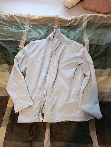 Lagana jakna sa rajsferšlusom - Boja: svetlosiva/bleđa siva - Kroj na lalafo.rs Lagana jakna sa rajsferšlusom - Boja: svetlosiva/bleđa siva - Kroj