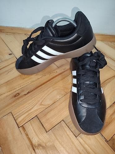 Adidas patike – crno‑bele sa gumenim đonom 38 2/3 - Model sa na lalafo.rs — 2 Adidas patike – crno‑bele sa gumenim đonom 38 2/3 - Model sa — 2
