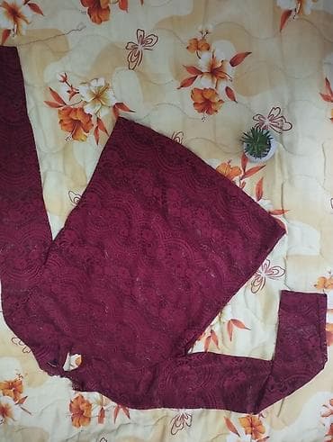 Prelepa crvena cipkana majica M veličina. Idealna na suknjice farke na lalafo.rs — 3 Prelepa crvena cipkana majica M veličina. Idealna na suknjice farke — 3