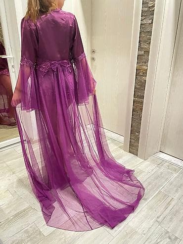 Elegantan ženski set koji se sastoji od spavaćice i ogrtača, idealan na lalafo.rs — 2 Elegantan ženski set koji se sastoji od spavaćice i ogrtača, idealan — 2