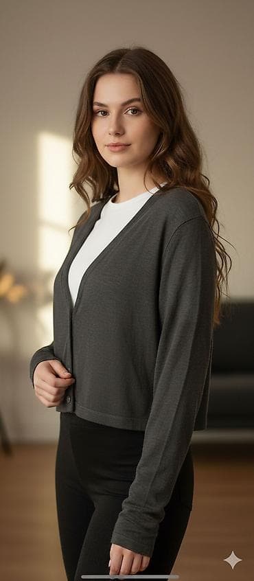 Ženski kardigan na kopčanje - Model: kratki kardigan sa V-izrezom - na lalafo.rs Ženski kardigan na kopčanje - Model: kratki kardigan sa V-izrezom -