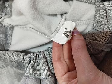 Sivi trenerka komplet (jakna + donji deo) m veličina - Materijal na lalafo.rs — 4 Sivi trenerka komplet (jakna + donji deo) m veličina - Materijal — 4