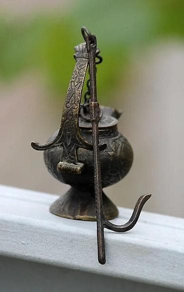 Antiques: Stara bronzana kadionica / uljna lampa (Aladinova). Stara bronzana at lalafo.rs — 5 Antiques: Stara bronzana kadionica / uljna lampa (Aladinova). Stara bronzana — 5