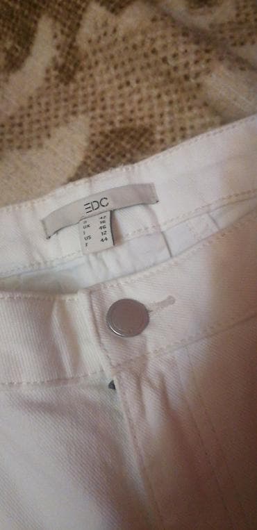 pantalone butiku ali: Bele ženske farmerke EDC by Esprit - Boja: čisto bela - Kroj na lalafo.rs — 3 pantalone butiku ali: Bele ženske farmerke EDC by Esprit - Boja: čisto bela - Kroj — 3