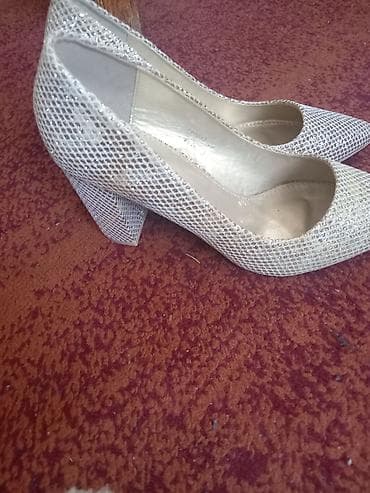 Oxfords: Nove 38sa kamenčićima,zlatnim,idealne,za proslave,mature,koktele at lalafo.rs — 4 Oxfords: Nove 38sa kamenčićima,zlatnim,idealne,za proslave,mature,koktele — 4