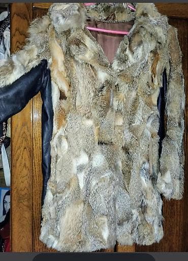 . Bunda polarne malo nošena Vel M /L jako topla i neobičan model na lalafo.rs — 2 . Bunda polarne malo nošena Vel M /L jako topla i neobičan model — 2