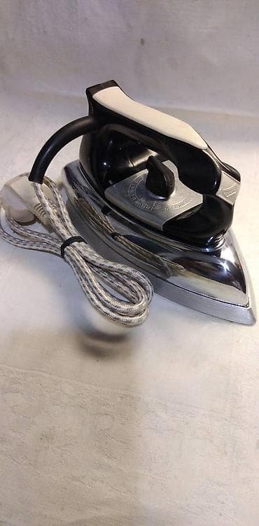 Irons: Pegla Elma Rowenta tip 990.,1000 W laka 1020 gr.duzina kabla 178 at lalafo.rs — 1 Irons: Pegla Elma Rowenta tip 990.,1000 W laka 1020 gr.duzina kabla 178 — 1