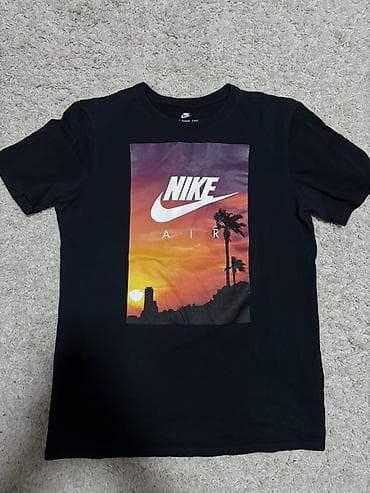 Nike Air majica kratkih rukava - Boja: crna - Grafika: veliki Nike na lalafo.rs Nike Air majica kratkih rukava - Boja: crna - Grafika: veliki Nike