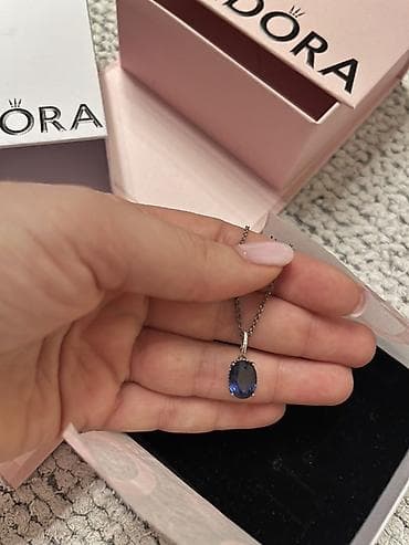 Pandora ogrlica sa priveškom – tamnoplavi ovalni kamen - Brend at lalafo.rs — 1 Pandora ogrlica sa priveškom – tamnoplavi ovalni kamen - Brend — 1