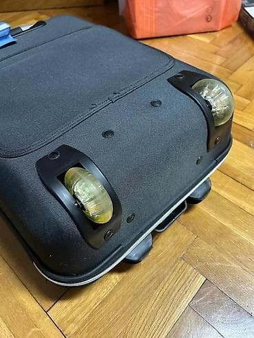 prsluk jaknica mango u: Tvrdi kofer na točkićima – ručni prtljag - Dimenzije aproks. at lalafo.rs — 5 prsluk jaknica mango u: Tvrdi kofer na točkićima – ručni prtljag - Dimenzije aproks. — 5