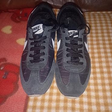 Nike patike – model sa retro trkačkim izgledom - Boja: crna sa belim na lalafo.rs — 1 Nike patike – model sa retro trkačkim izgledom - Boja: crna sa belim — 1