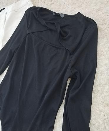 Bodi sa otvorom na grudima Opis Crne boje, glatkog rebrastog na lalafo.rs — 1 Bodi sa otvorom na grudima Opis Crne boje, glatkog rebrastog — 1