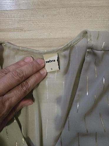 Haljina siva pise s ali je L na lalafo.rs Haljina siva pise s ali je L