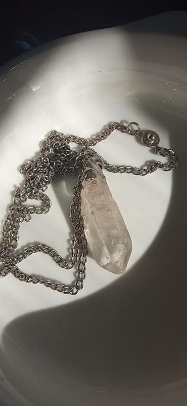 Veliki lanac sa pravim velikim kristalom na lalafo.rs Veliki lanac sa pravim velikim kristalom