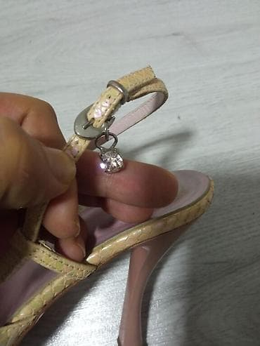 Italijanske kožne cipele. 40 na lalafo.rs — 5 Italijanske kožne cipele. 40 — 5