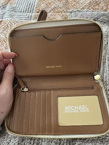 zenske broj: Michael Kors ženski novčanik/kaišna torbica sa ručnom podelom at lalafo.rs — 3 zenske broj: Michael Kors ženski novčanik/kaišna torbica sa ručnom podelom — 3