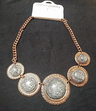 Unikatna ogrlica iz 90-tih godina Boja zlatna sa sivkastim dragim na lalafo.rs — 3 Unikatna ogrlica iz 90-tih godina Boja zlatna sa sivkastim dragim — 3