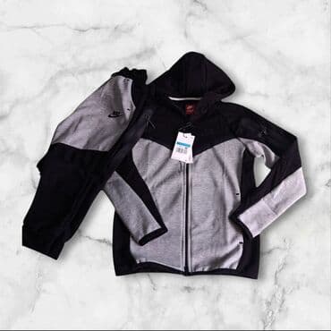 Dečija trenerka Nike, novi modeli Dupli zip na gornjem delu Džep na na lalafo.rs Dečija trenerka Nike, novi modeli Dupli zip na gornjem delu Džep na