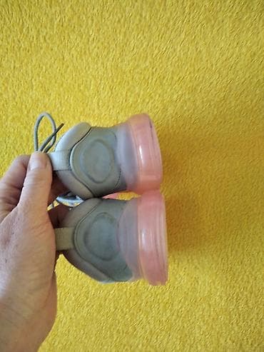 Patike za devojčice Veličina 33 ug 20 cm Nosene kratko kao nove veoma na lalafo.rs — 7 Patike za devojčice Veličina 33 ug 20 cm Nosene kratko kao nove veoma — 7