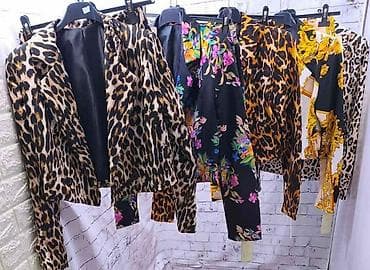 Ženski komplet – kratka suknja i kraći sako - Dizajn: trendi set na lalafo.rs — 2 Ženski komplet – kratka suknja i kraći sako - Dizajn: trendi set — 2