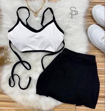 Komplet crop top i mini suknja sa slicem. - Sportsko-elegantan na lalafo.rs Komplet crop top i mini suknja sa slicem. - Sportsko-elegantan