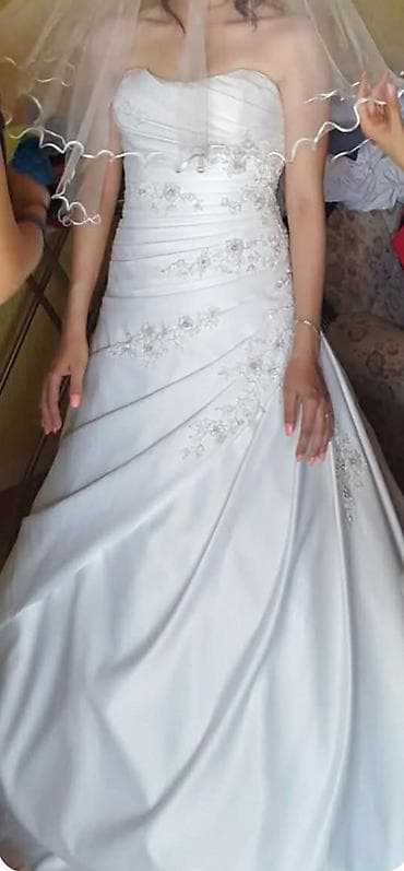 Svečana venčanica + dodatna oprema. Uplata pa slanje. - Klasična na lalafo.rs — 1 Svečana venčanica + dodatna oprema. Uplata pa slanje. - Klasična — 1