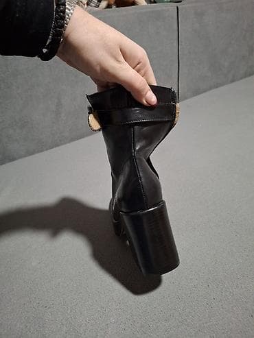 Ženske kožne gležnjače Never Cross - Materijal: prirodna koža spolja na lalafo.rs — 9 Ženske kožne gležnjače Never Cross - Materijal: prirodna koža spolja — 9