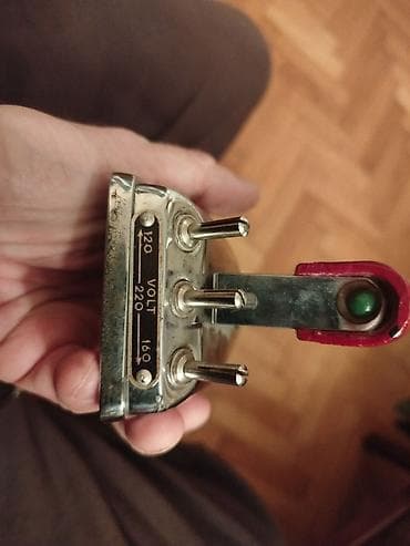 Irons: Mala dekorativna ukrasna pegla at lalafo.rs — 3 Irons: Mala dekorativna ukrasna pegla — 3