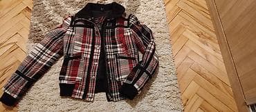 Ženska karirana jakna sa kapuljačom - Dizajn: klasični na lalafo.rs Ženska karirana jakna sa kapuljačom - Dizajn: klasični