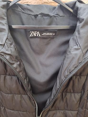 Ženska puffer prsluk sa kapuljačom – crni - Brend: ZARA (etiketa na lalafo.rs — 6 Ženska puffer prsluk sa kapuljačom – crni - Brend: ZARA (etiketa — 6