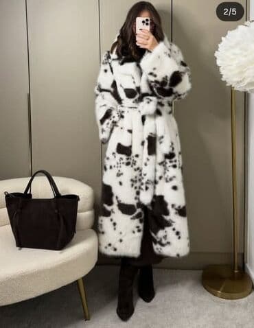 Prelepa bunda od veštačkog krzna ❄️ Cena 7000 dinara. Veličina je na lalafo.rs Prelepa bunda od veštačkog krzna ❄️ Cena 7000 dinara. Veličina je