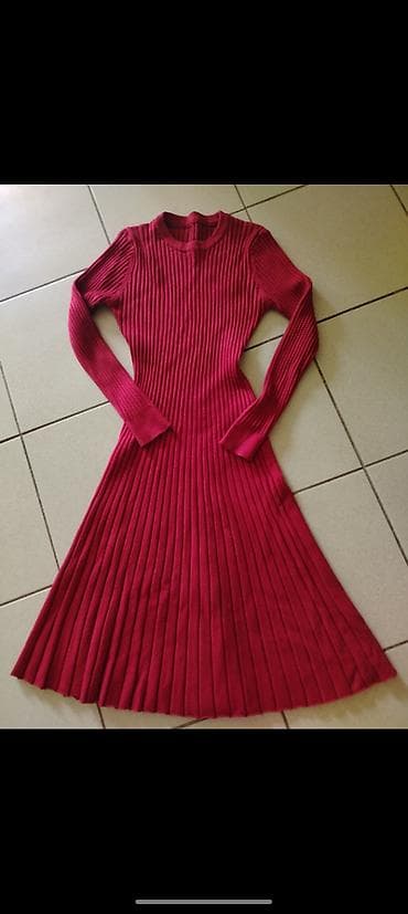 Divna haljina, nova, nikad nošena, uni odgovara za XS, S u M na lalafo.rs Divna haljina, nova, nikad nošena, uni odgovara za XS, S u M