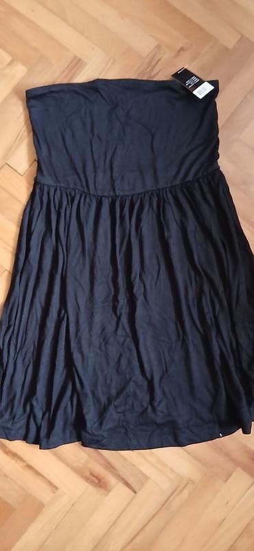 Crna bandeau haljina Esmara - Model: bez bretela (strapless) na lalafo.rs Crna bandeau haljina Esmara - Model: bez bretela (strapless)