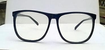U naočarima su fabrička stakla bez dioptrije. Tačne dimenzije date su na lalafo.rs U naočarima su fabrička stakla bez dioptrije. Tačne dimenzije date su