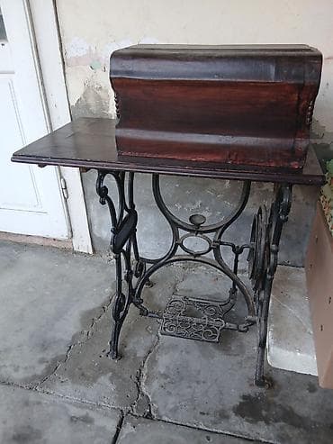 Antikna Singer mehanička mašina za šivenje sa originalnim postoljem - na lalafo.rs Antikna Singer mehanička mašina za šivenje sa originalnim postoljem -