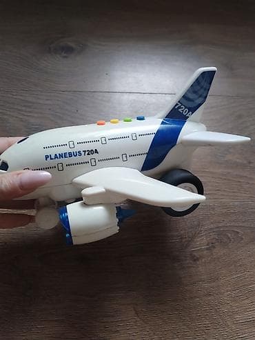 Igračka avion PLANE BUS 720A - Plastični avion sa oznakama „PLANE BUS na lalafo.rs — 3 Igračka avion PLANE BUS 720A - Plastični avion sa oznakama „PLANE BUS — 3