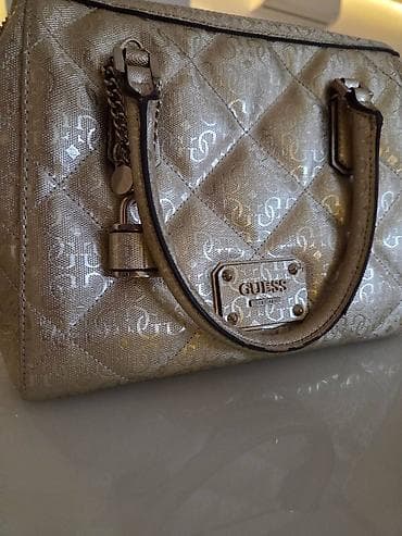GUESS ženska torba – metalik zlatna - Model: ručna/šoulder torba sa at lalafo.rs — 2 GUESS ženska torba – metalik zlatna - Model: ručna/šoulder torba sa — 2