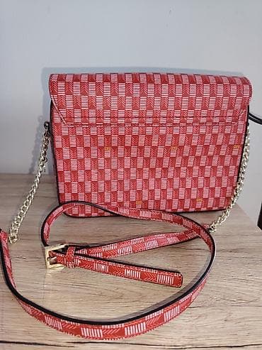 GUESS torba preko ramena - Model: ženska crossbody/ramena torba sa na lalafo.rs — 2 GUESS torba preko ramena - Model: ženska crossbody/ramena torba sa — 2