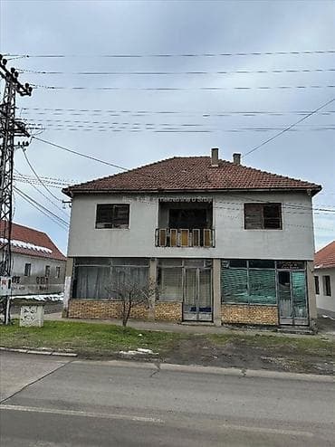 Na prodaju kuća na izuzetnoj lokaciji. Centar Starih Banovaca. U na lalafo.rs Na prodaju kuća na izuzetnoj lokaciji. Centar Starih Banovaca. U