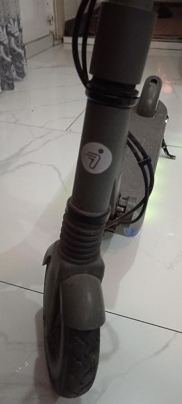 Električni trotinet Ninebot by Segway – model sa LED osvetljenjem na lalafo.rs Električni trotinet Ninebot by Segway – model sa LED osvetljenjem