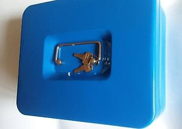 Sef za novac u plavoj boji Ovaj praktični prenosivi sef idealan je za na lalafo.rs — 3 Sef za novac u plavoj boji Ovaj praktični prenosivi sef idealan je za — 3