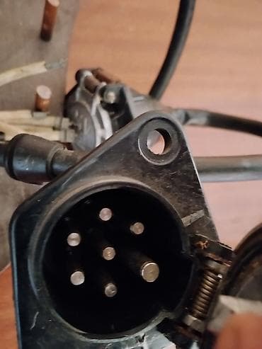 Утичнице за сигнализацију приколице, предвиђене за систем од 24V na lalafo.rs Утичнице за сигнализацију приколице, предвиђене за систем од 24V