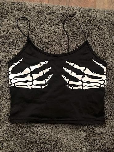 Gotički top i bralet – set 1) Crni crop top sa tankim bretelama - at lalafo.rs — 1 Gotički top i bralet – set 1) Crni crop top sa tankim bretelama - — 1