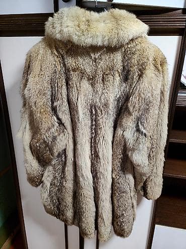 Velicina 38/40. Dužina do kolena je oko 1 m. Bunda je kao nova, nošena na lalafo.rs — 2 Velicina 38/40. Dužina do kolena je oko 1 m. Bunda je kao nova, nošena — 2