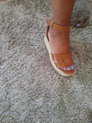 Moderne ženske sandale sa platformom u boji kože. Karakteriše ih na lalafo.rs — 2 Moderne ženske sandale sa platformom u boji kože. Karakteriše ih — 2