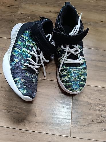 Reebok patike sa šarenim printom i kaišem na čičak - Model: visoke na lalafo.rs — 2 Reebok patike sa šarenim printom i kaišem na čičak - Model: visoke — 2