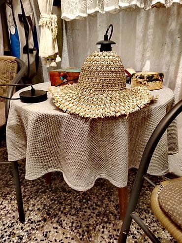 - Unikatna plafonska viseća lampa sa abažurom u obliku šešira od na lalafo.rs — 2 - Unikatna plafonska viseća lampa sa abažurom u obliku šešira od — 2
