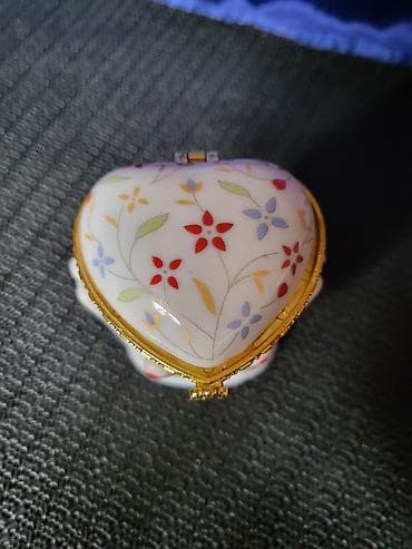 Satula vintaz, nova porcelanska za nakit. Satula he nova,lak na lalafo.rs — 3 Satula vintaz, nova porcelanska za nakit. Satula he nova,lak — 3